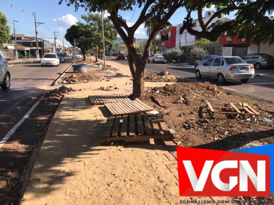 A obra comprometeu cinco canteiros, passando por metade da avenida, entre as ruas Manoel de Paula e Epitácio Pessoa, e tem em torno de 615 metros de extensão