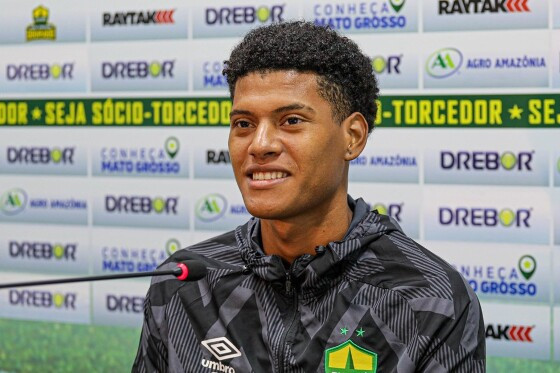 Após rápida ascensão, Vitão revela sentimento por estrear na Série A pelo Cuiabá: “Sonho realizado”