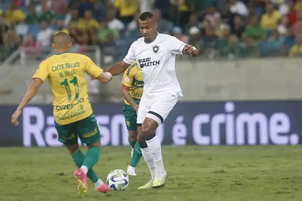 Botafogo Passa Pelo Cuiabá E Volta A Disparar Na Liderança Do ...