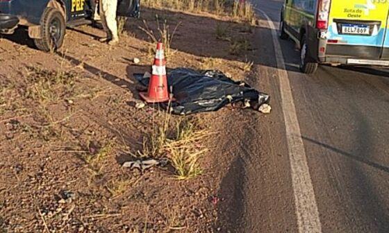 Carreta atropela e mata pedestre e motorista foge sem prestar socorro em Cuiabá 