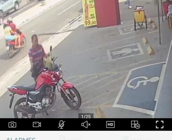 Mulher tem moto roubada no centro de VG; esqueceu chave no contato