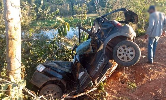 Idoso morre após colidir veículo contra árvore na MT-208