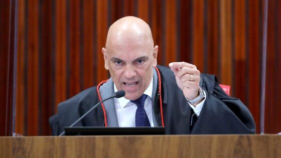 Alexandre de Moraes envia denúncia contra Bolsonaro e aliados para julgamento na Primeira Turma