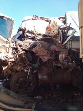 Colisão entre carretas deixa um morto  na BR 163 em MT