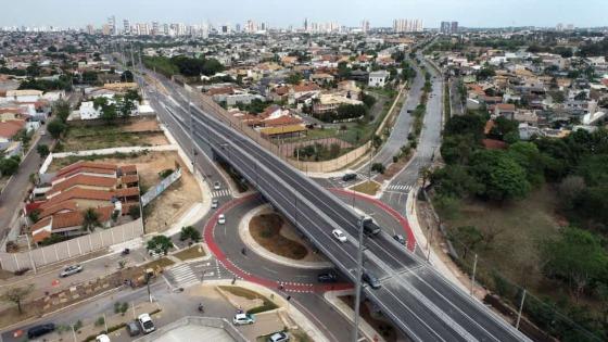 Sem habilitação, jovem colide Corolla na traseira de motocicleta e mata idoso em Cuiabá