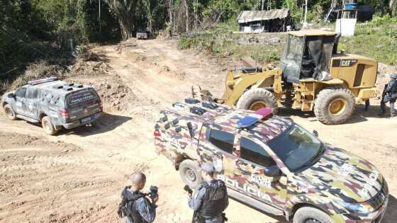 PM prende três homens por envolvimento em garimpo clandestino e porte ilegal de arma 