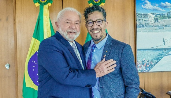 Jean Wyllys trabalhar na área de planejamento da Comunicação