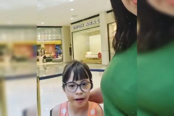 Mãe denuncia empresa por discriminar filha com síndrome de Down em Shopping