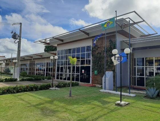 Decisão atende pedido de prefeito que vetou projeto de lei sobre “pagamento extra” aos servidores 