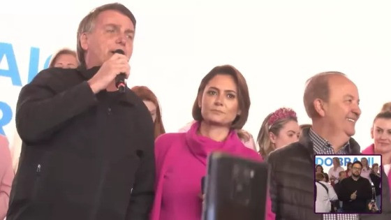 Climão entre Michelle e Bolsonaro em evento do PL Mulher: "era pra ele aparecer no telão"