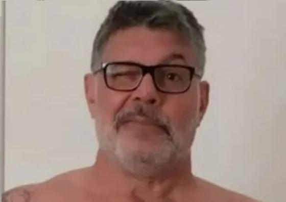 ‘Sem filtro’, ex-deputado exibe boa forma aos 60  anos