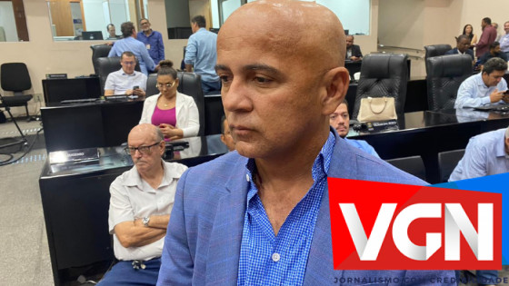 Pedrinho cutuca Abilio após acusação de interferência de vereadores no DAE
