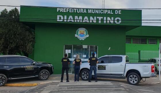 Agentes fizeram buscas na casa do prefeito e na Prefeitura da cidade 