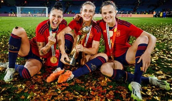 Espanha vence os obstáculos e conquista Copa Feminina por 1 a 0 contra inglesas