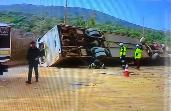 Acidente de ônibus de torcedores do Corinthians deixa ao menos oito mortos