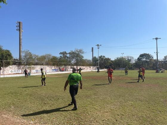 Futebol amador movimenta cenário esportivo e leva entretenimento aos várzea-grandenses