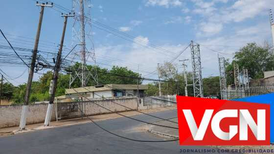 Comerciantes ficam sem energia em VG após caminhão arrastar fiação e quase derrubar poste