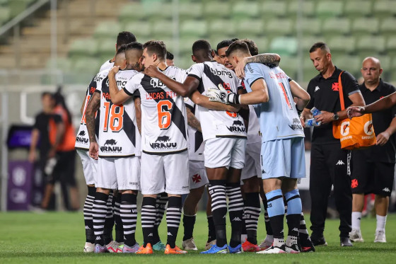 Vasco vence América-MG e deixa a zona de rebaixamento.