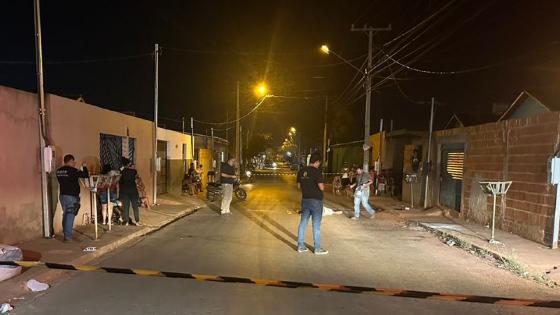 Homem com passagens criminais é executado à tiros no meio da rua em VG