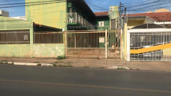 Homem é morto com oito tiros em quitinete de Cuiabá 