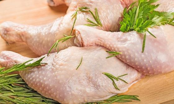 México e Reino Unido retomam importação de frango após surto de gripe aviária.