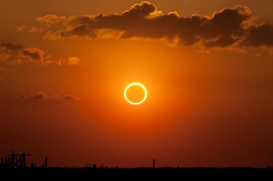 Eclipse solar poderá ser visto neste sábado (14)