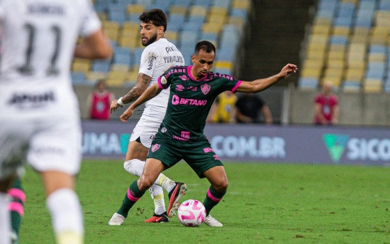 Corinthians domina primeiro tempo em jogo eletrizante contra Fluminense mas cede empate de 3x3.