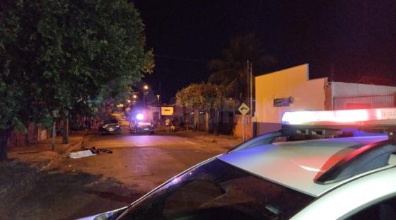Os disparos atingiram o rosto, pescoço e braço da vítima 