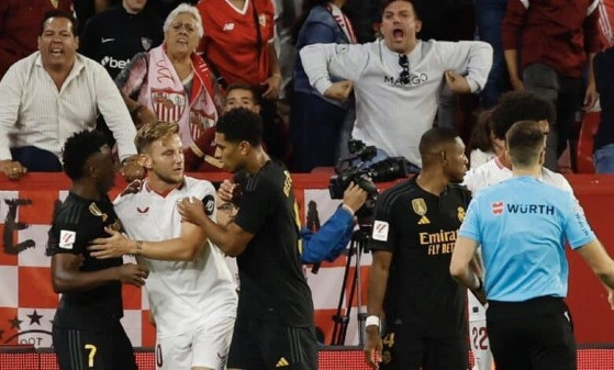 Torcedor do Sevilla é expulso do estádio após imitar macaco para Vini Jr 