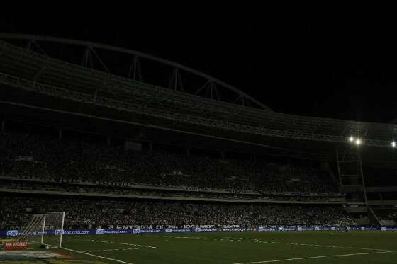 Jogo entre Botafogo x Athletico-PR é suspenso após seguidas quedas de luz no Estádio Nilton Santos