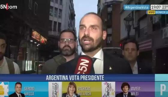 Eduardo Bolsonaro foi cortado de TV argentina após defesa a armas