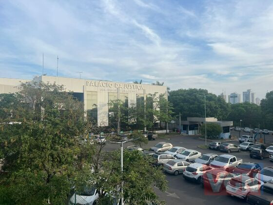 Famílias ocupam área verde no bairro Parque Cuiabá 