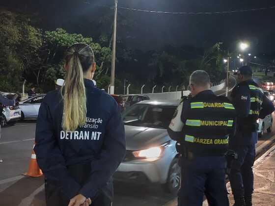 Oito pessoas são presas por embriaguez ao volante e 42 veículos removidos em blitz de VG