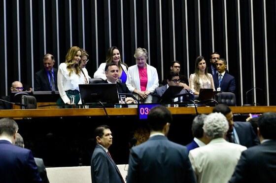 Congresso aprova R$ 15 bilhões para compensar perda de Estados e municípios  