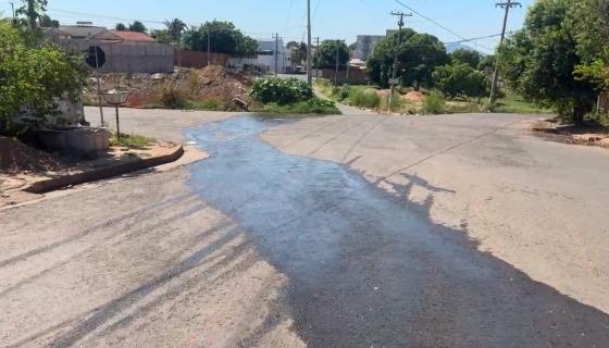 Morador diz que há 2 meses água jorra em bairro de VG