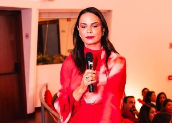  Luiza Brunet desabafa sobre dívida e resiliência após desrespeito ao sigilo bancário