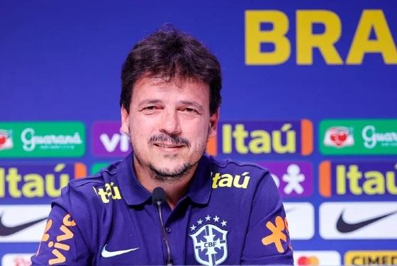 Fernando Diniz diz que Seleção Brasileira está preparada para enfrentar a Colômbia nesta quinta (16).