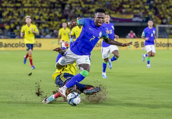 Lesão sofrida na partida contra a Colômbia deixa Vini Jr. longe dos gramados por três meses.