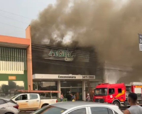 Empresa AgroBoi pega fogo em Rondonópolis