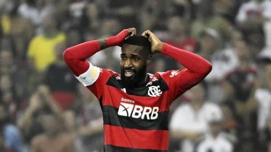 Flamengo e dois jogadores serão julgados pelo STJD por má conduta em partida com o Santos.