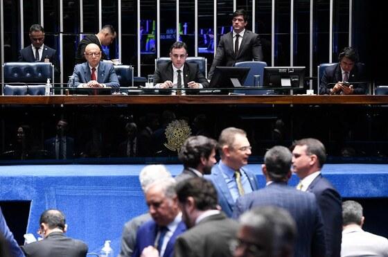 Senado aprova PEC que restringe decisões monocráticas  no STF e nos tribunais superiores