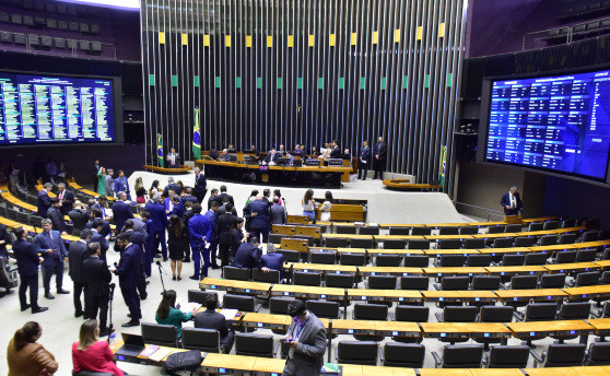 Líderes adiam sessão do Congresso por falta de acordo sobre vetos.