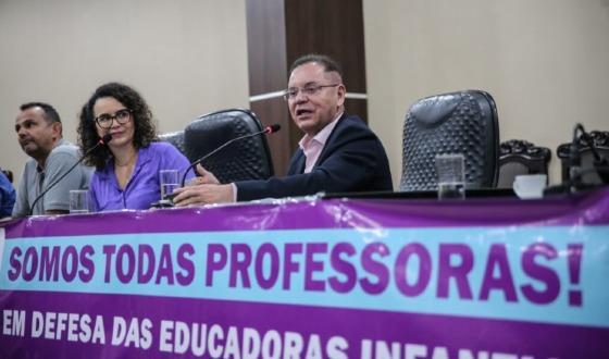 Botelho defende inclusão de educadores infantis como profissionais do Magistério