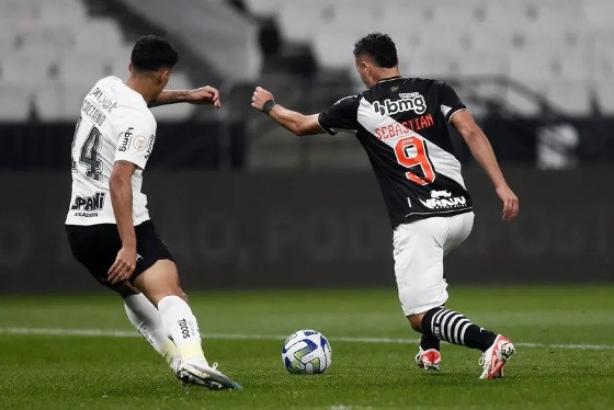 Vasco e Corinthians se enfrentam nesta terça (28); ambos buscam se afastar do Z-4.