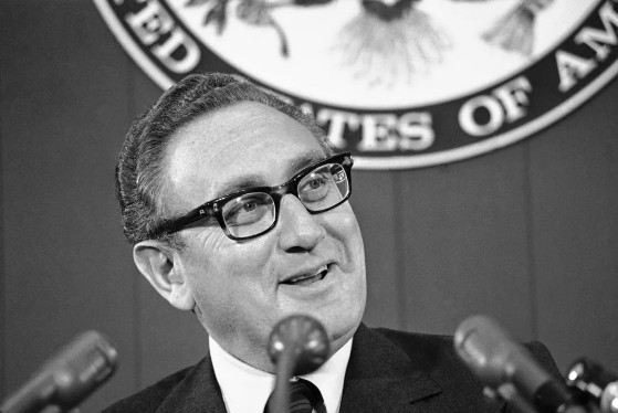 Henry Kissinger, ganhador do Nobel da Paz, morre aos 100 anos