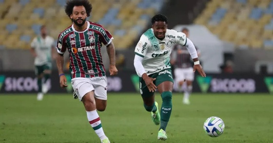 Palmeiras e Fluminense se enfrentam com público reduzido no Allianz Parque.