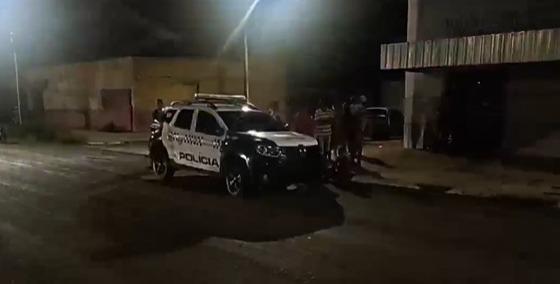 Dupla é atacada e espancada por grupo de jovens em frente bar de MT