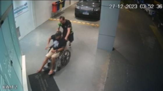 Imagens mostram momento que PMs chegam no hospital após matarem moradores de rua em MT