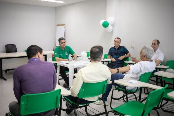 Prefeito de Cuiabá finaliza paralisação de médicos anestesistas iniciada na intervenção estadual