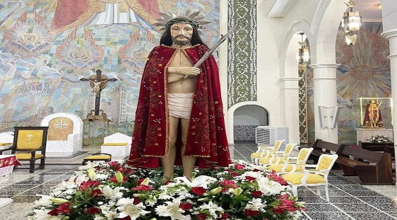 Antes da procissão: imagem do Senhor Bom Jesus de Cuiabá cai do andor 